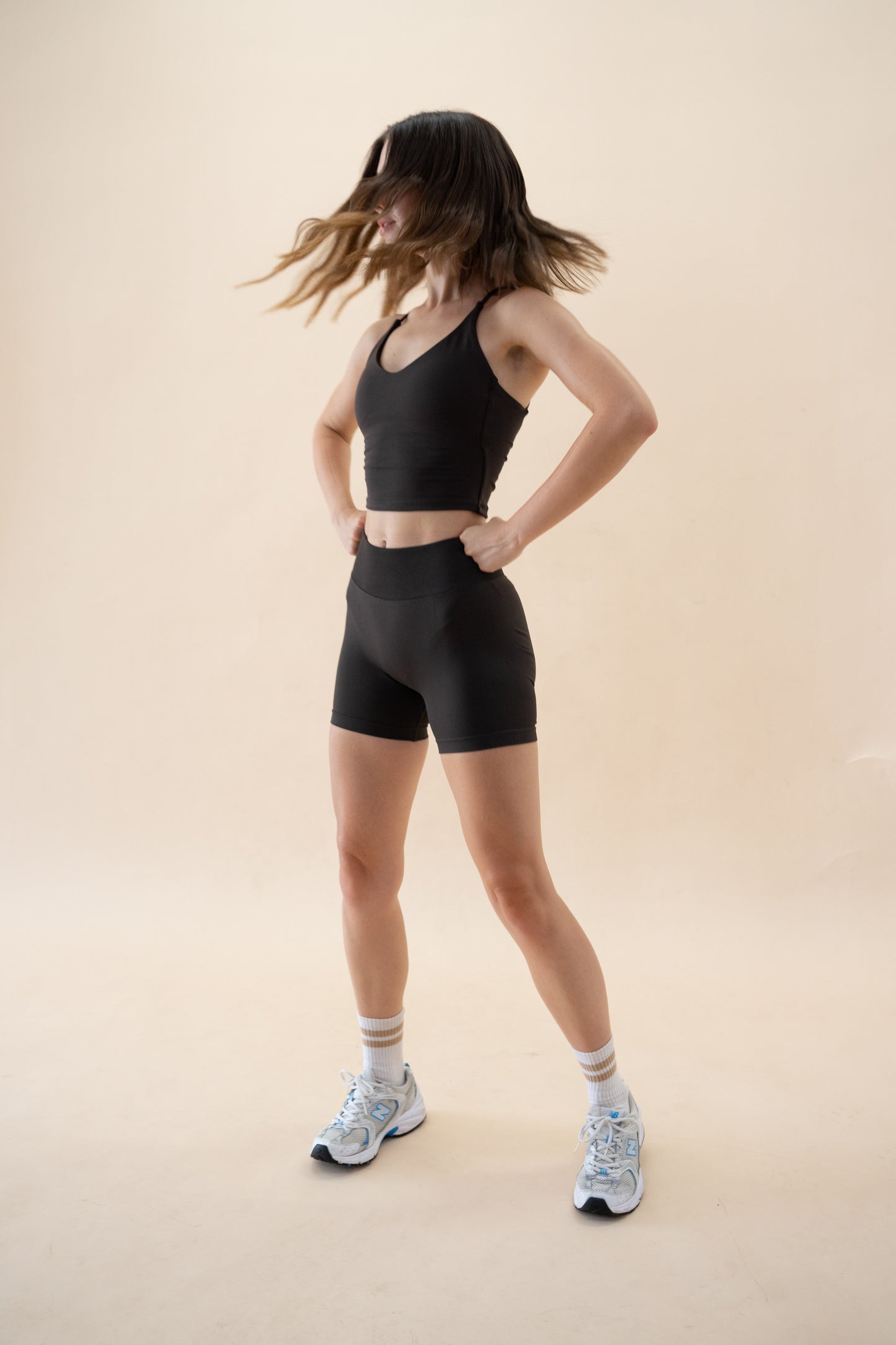 SEAMLEES GLOW FEMME TOP BROWN