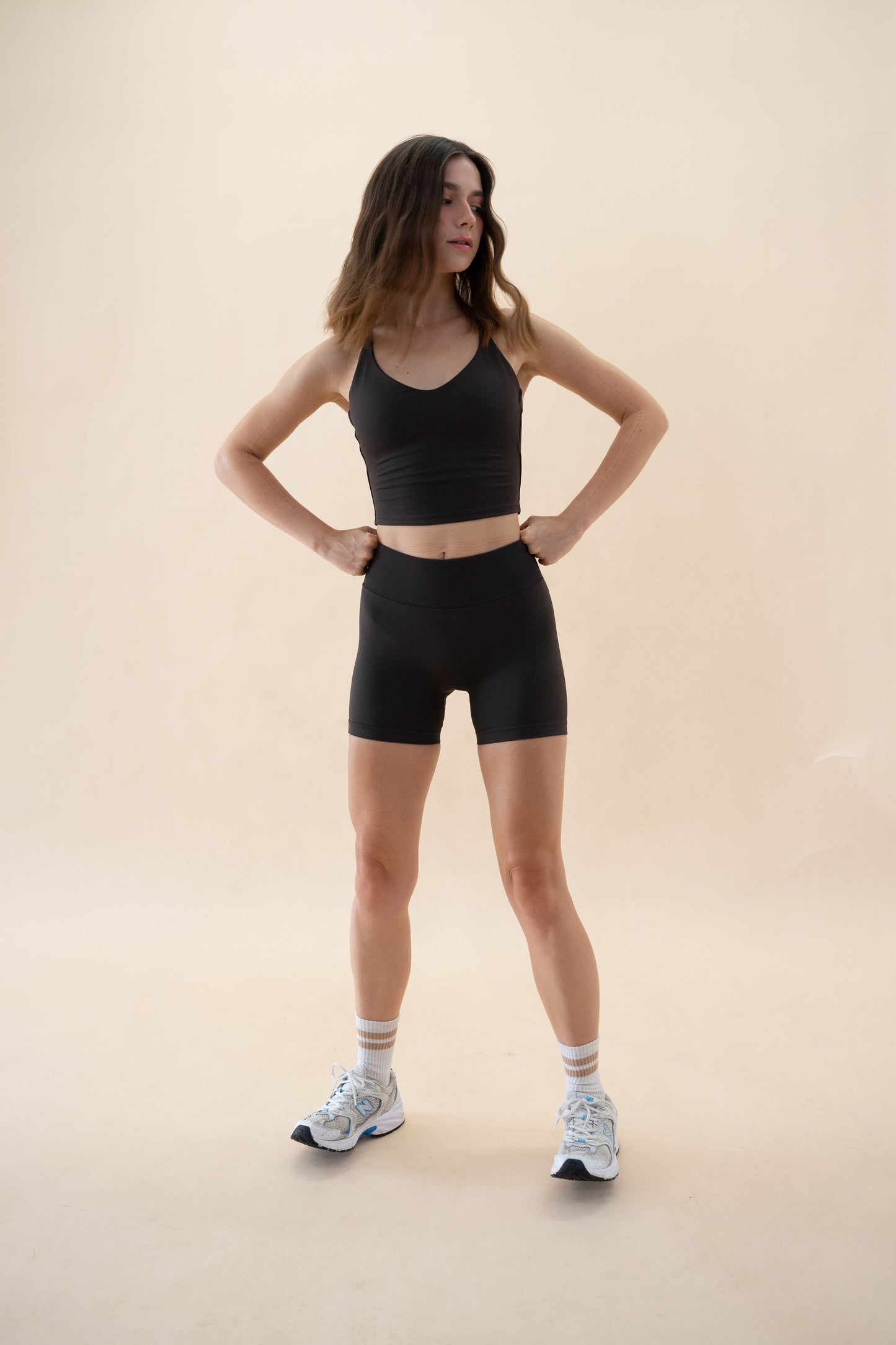 SEAMLEES GLOW FEMME TOP BROWN