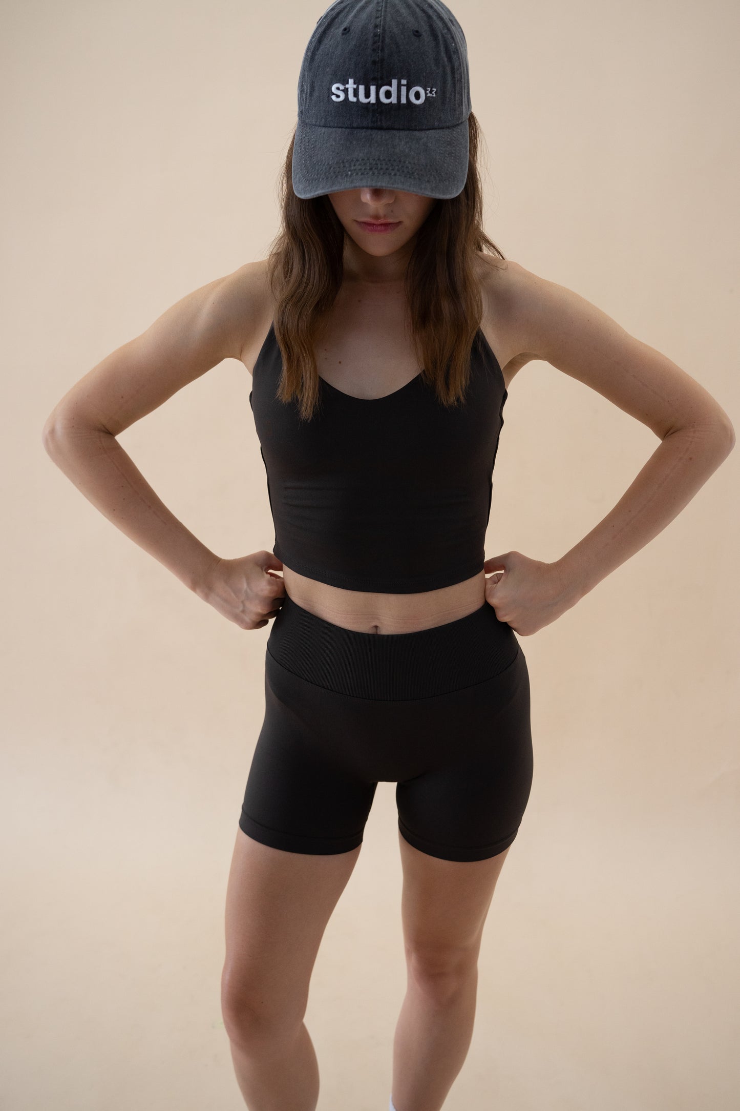 SEAMLEES GLOW FEMME TOP BROWN