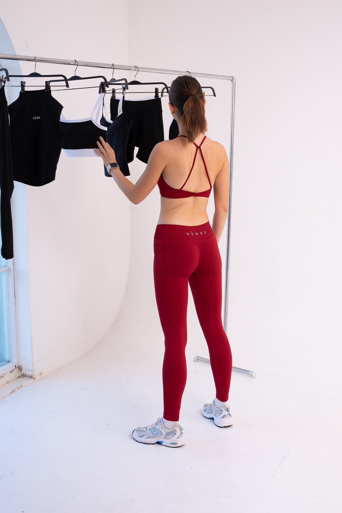 SEAMLESS GLOW HEART BRA TOP RED