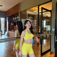SEAMLESS GLOW SHORT PANTS YELLOW